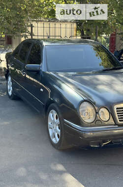 Седан Mercedes-Benz E-Class 1998 в Кропивницькому