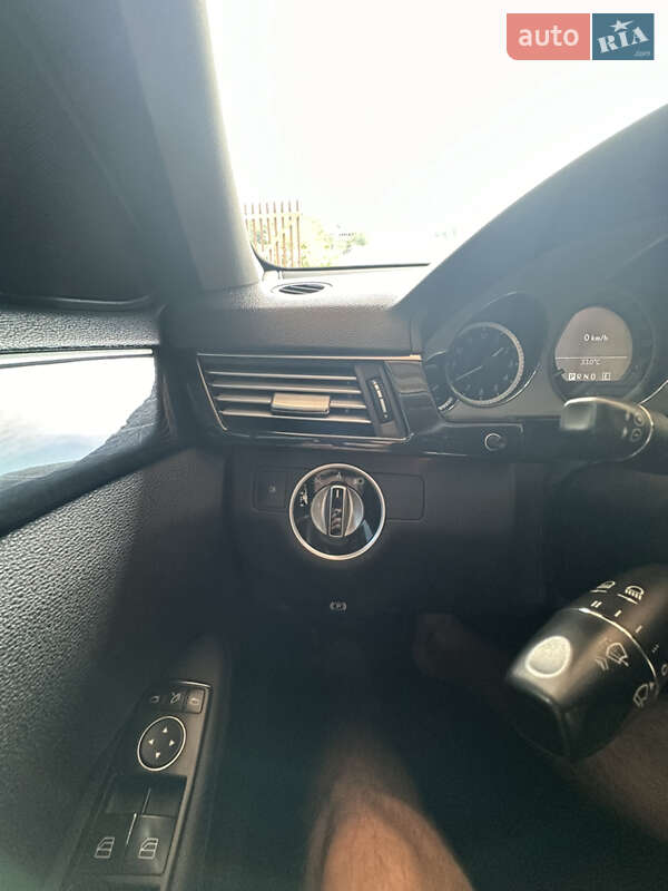 Седан Mercedes-Benz E-Class 2011 в Тячеві