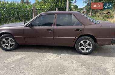 Седан Mercedes-Benz E-Class 1992 в 