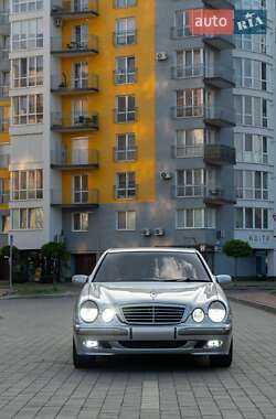 Седан Mercedes-Benz E-Class 2000 в 
