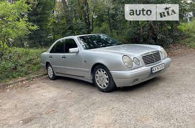 Седан Mercedes-Benz E-Class 1998 в Киеве