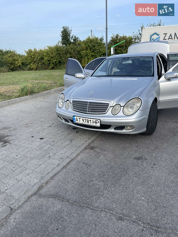 Седан Mercedes-Benz E-Class 2002 в Коломые