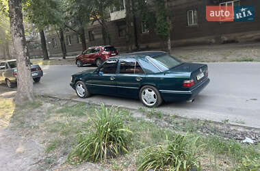 Седан Mercedes-Benz E-Class 1994 в 