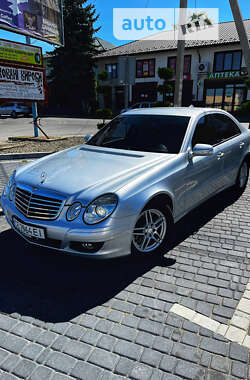 Седан Mercedes-Benz E-Class 2008 в Вижнице