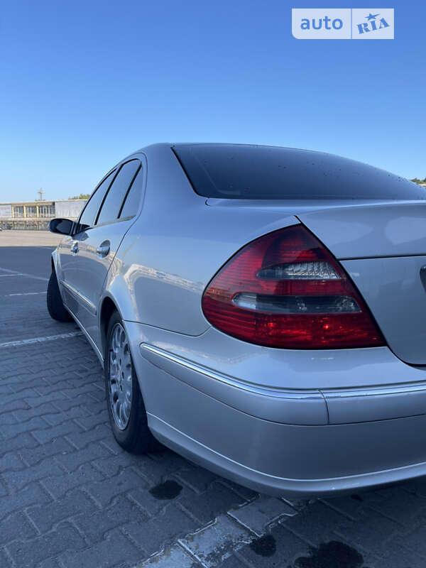 Седан Mercedes-Benz E-Class 2002 в Черновцах