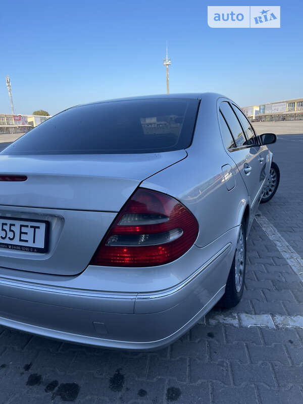 Седан Mercedes-Benz E-Class 2002 в Черновцах