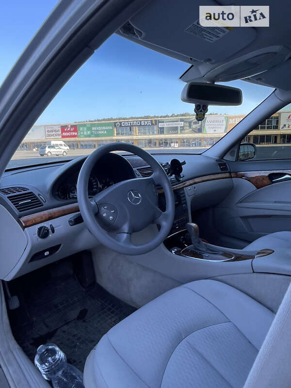 Седан Mercedes-Benz E-Class 2002 в Черновцах