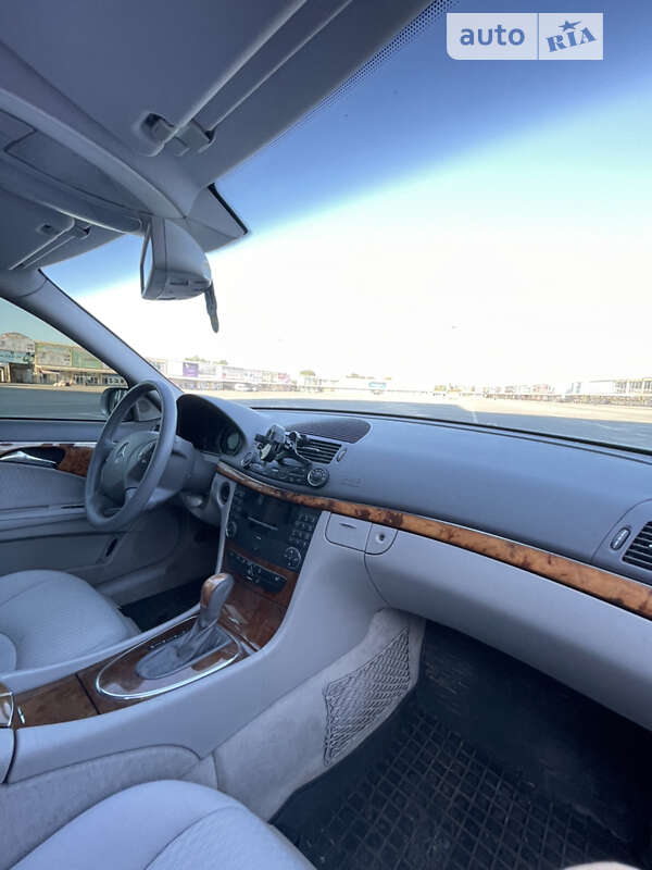 Седан Mercedes-Benz E-Class 2002 в Черновцах