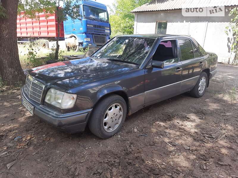 Седан Mercedes-Benz E-Class 1995 в Братском