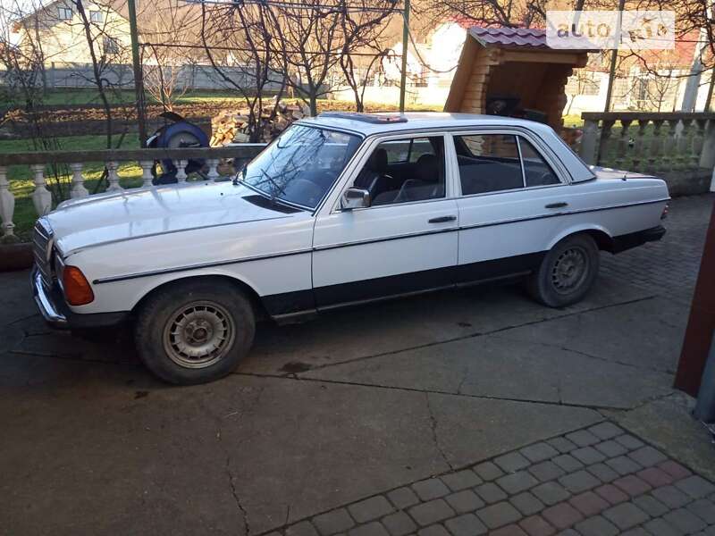 Седан Mercedes-Benz E-Class 1980 в Болехові