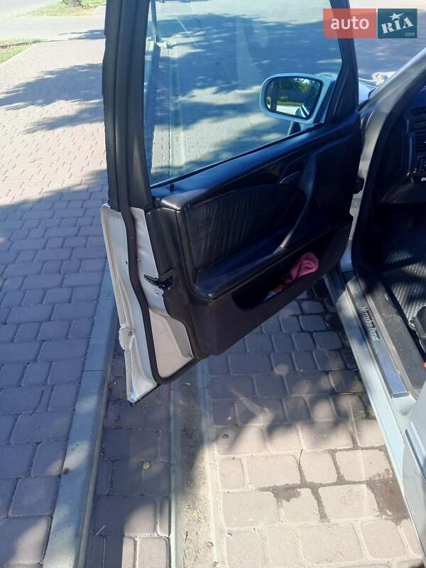 Седан Mercedes-Benz E-Class 2001 в Харькове
