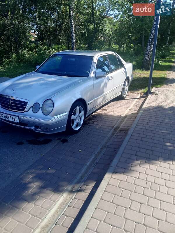 Седан Mercedes-Benz E-Class 2001 в Харькове