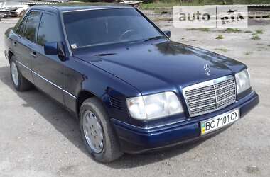 Седан Mercedes-Benz E-Class 1994 в Монастыриске