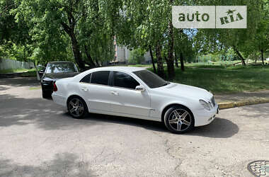 Седан Mercedes-Benz E-Class 2004 в Львові