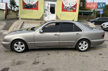 Седан Mercedes-Benz E-Class 2000 в Радехове