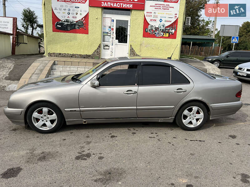 Седан Mercedes-Benz E-Class 2000 в Радехові