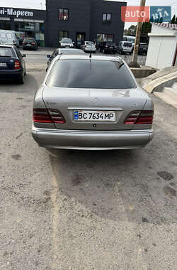 Седан Mercedes-Benz E-Class 2000 в Радехове
