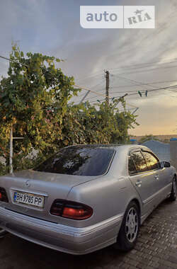 Седан Mercedes-Benz E-Class 2000 в Татарбунарах