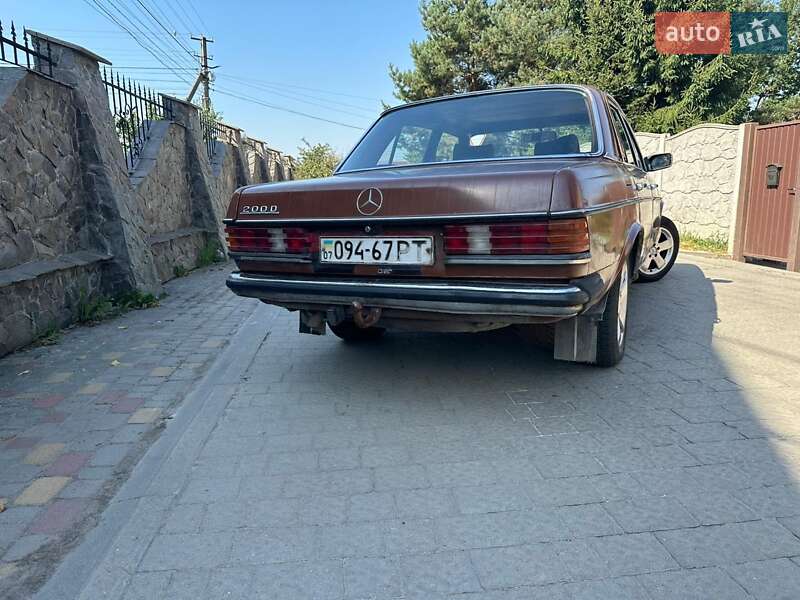 Седан Mercedes-Benz E-Class 1985 в Львове