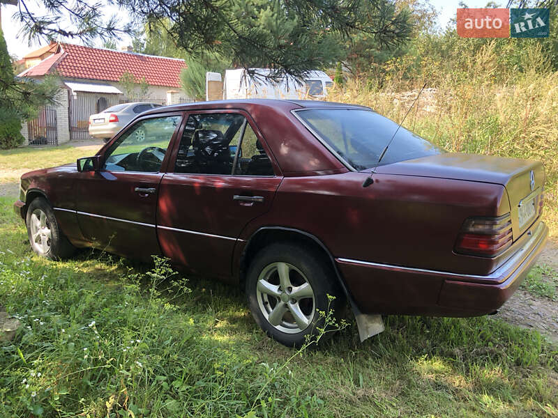 Седан Mercedes-Benz E-Class 1995 в Старом Самборе