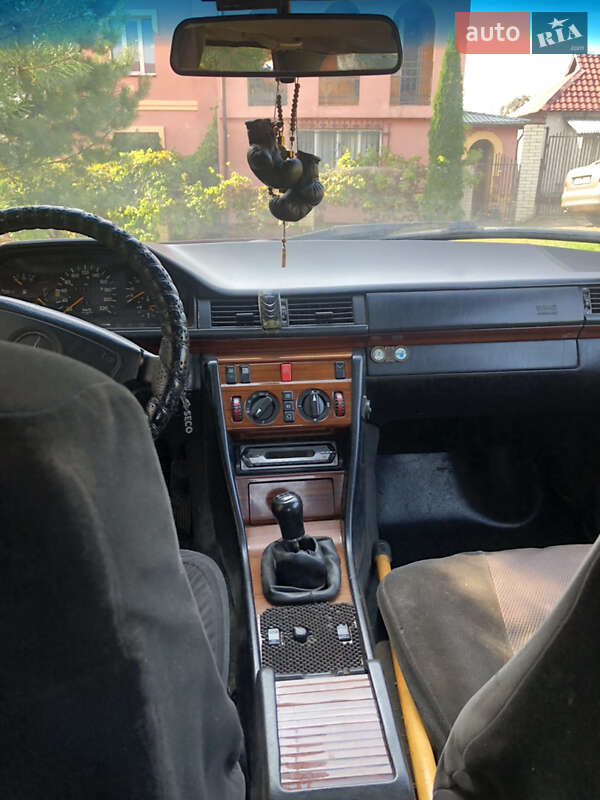 Седан Mercedes-Benz E-Class 1995 в Старом Самборе