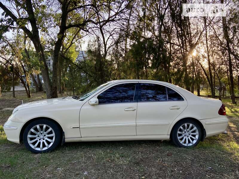 Mercedes-Benz E-Class 2005