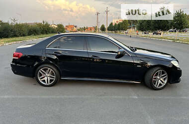 Седан Mercedes-Benz E-Class 2011 в Буче