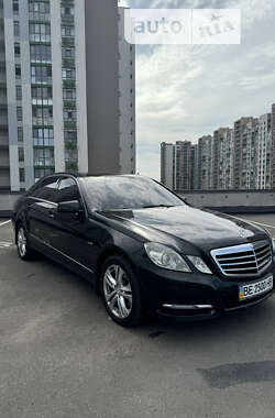 Седан Mercedes-Benz E-Class 2012 в Киеве