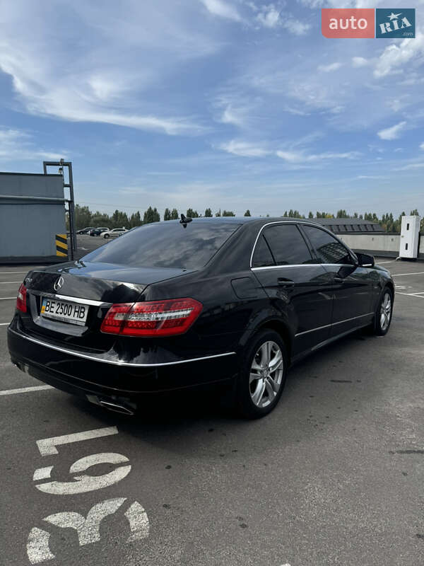 Седан Mercedes-Benz E-Class 2012 в Києві
