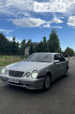 Седан Mercedes-Benz E-Class 2000 в Ужгороде