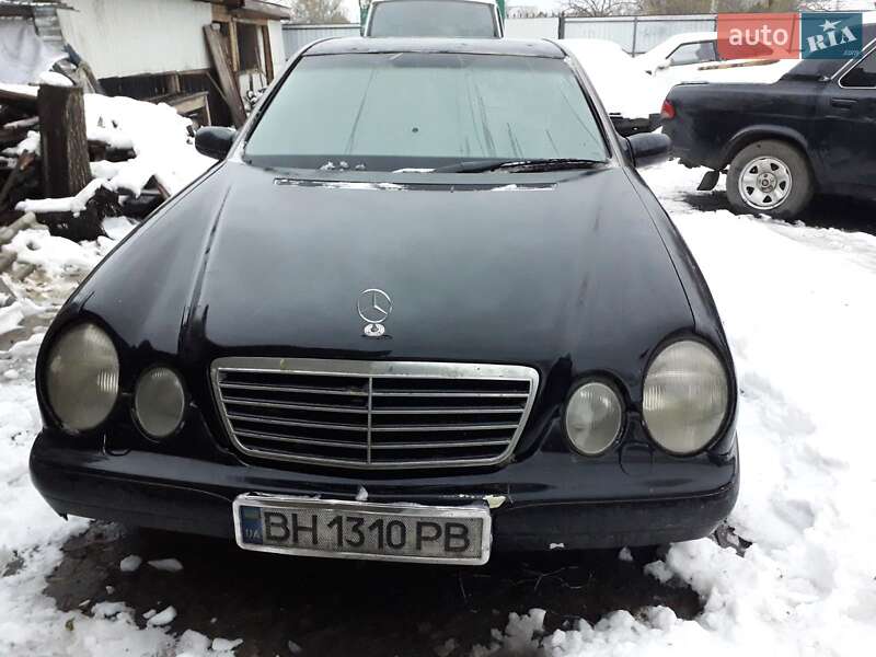 Седан Mercedes-Benz E-Class 2001 в Сарате