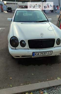 Седан Mercedes-Benz E-Class 1998 в Киеве