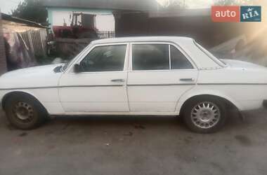 Седан Mercedes-Benz E-Class 1979 в 