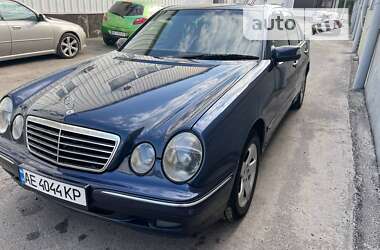 Седан Mercedes-Benz E-Class 2000 в Дніпрі