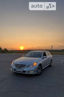 Універсал Mercedes-Benz E-Class 2011 в Сарнах