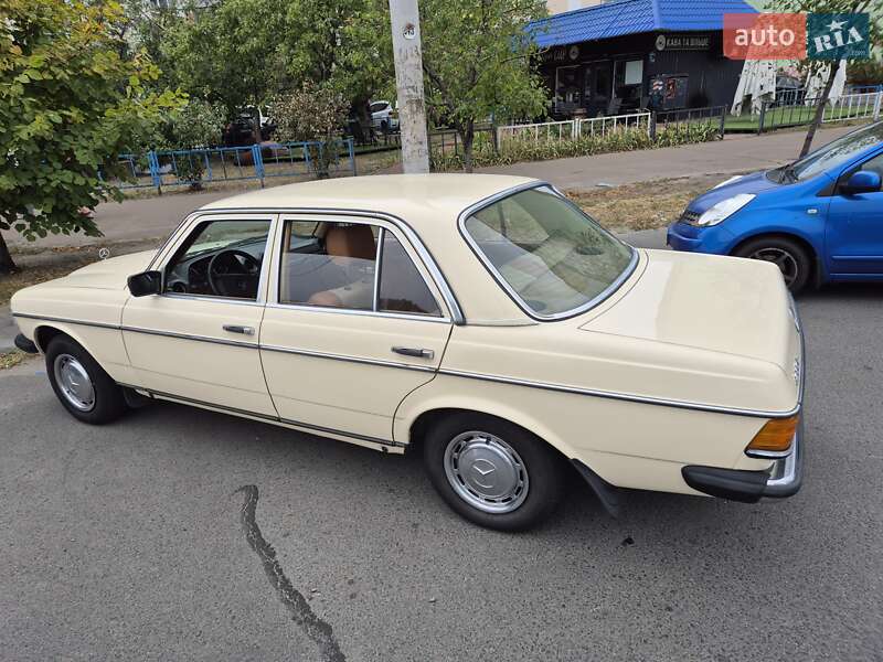 Седан Mercedes-Benz E-Class 1981 в Киеве