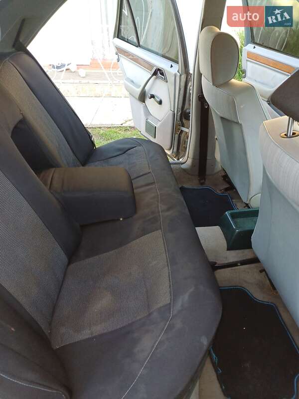 Седан Mercedes-Benz E-Class 1992 в Черновцах
