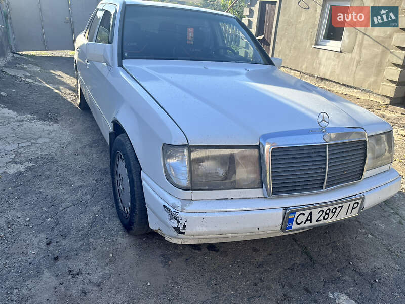 Седан Mercedes-Benz E-Class 1986 в Тальному