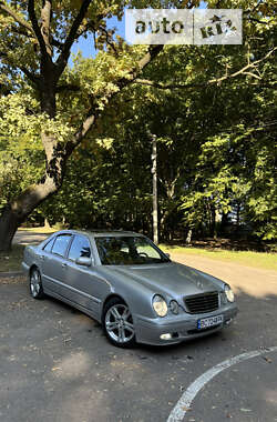 Седан Mercedes-Benz E-Class 2001 в Львове