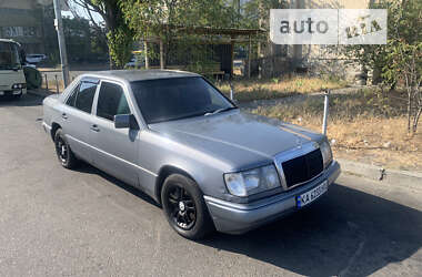 Седан Mercedes-Benz E-Class 1990 в Києві