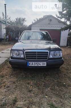 Седан Mercedes-Benz E-Class 1993 в Києві