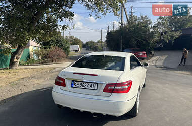 Купе Mercedes-Benz E-Class 2011 в 