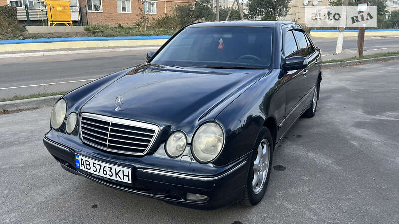 Седан Mercedes-Benz E-Class 1999 в Липовце