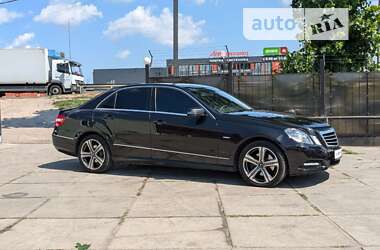 Седан Mercedes-Benz E-Class 2011 в Киеве