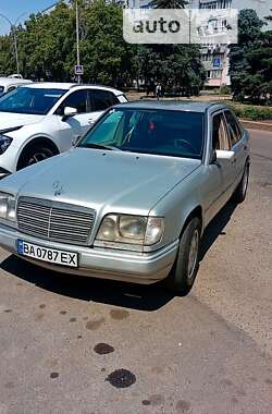 Седан Mercedes-Benz E-Class 1993 в Южноукраїнську