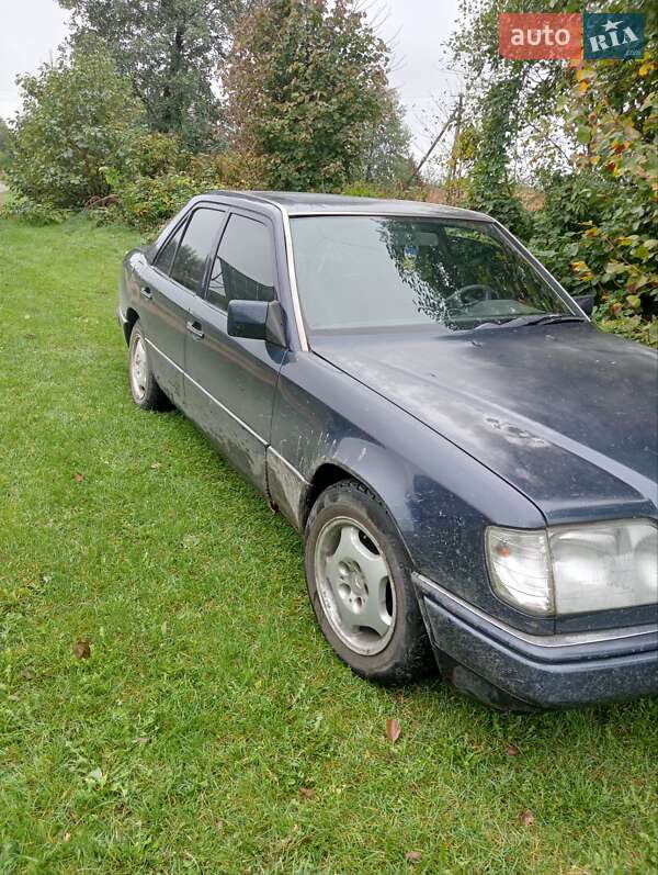 Седан Mercedes-Benz E-Class 1995 в Рава-Русской