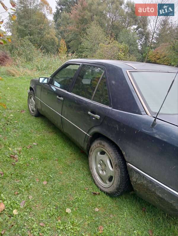 Седан Mercedes-Benz E-Class 1995 в Рава-Русской