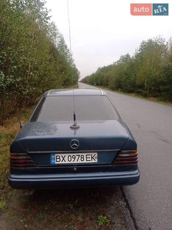 Седан Mercedes-Benz E-Class 1988 в Полонному