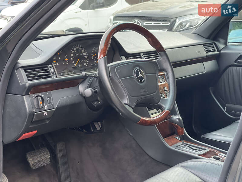 Седан Mercedes-Benz E-Class 1994 в Киеве