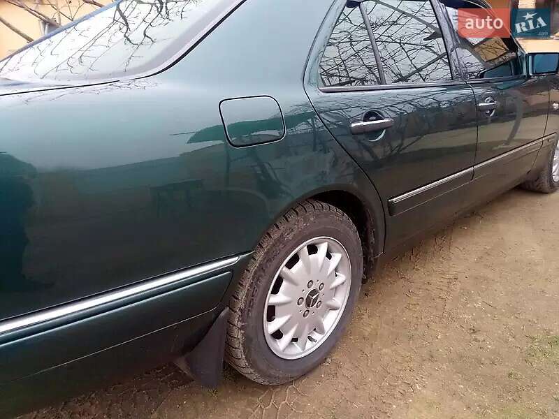 Седан Mercedes-Benz E-Class 1999 в Одессе